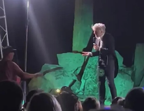 Morgan insulta chi lo contesta, dimenticando che l'artista è al servizio del pubblico