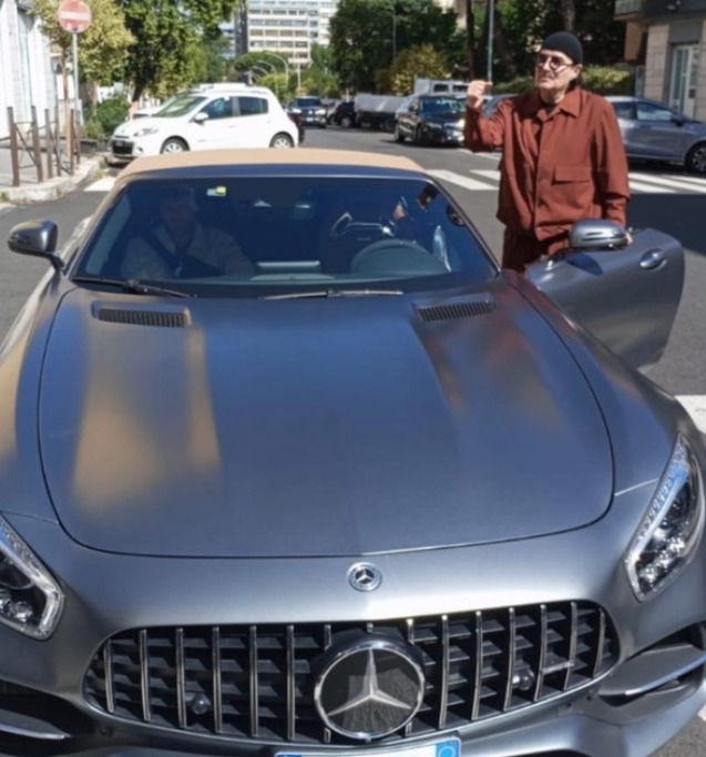 Zero strisce. E zero ironia