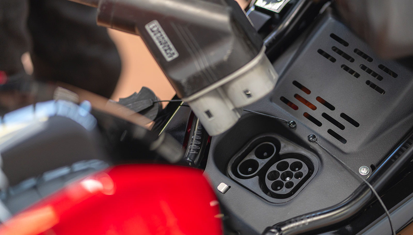 Continua la crescita dell’elettrico nel 2021 (+32,6%) sostenuta degli acquisti privati