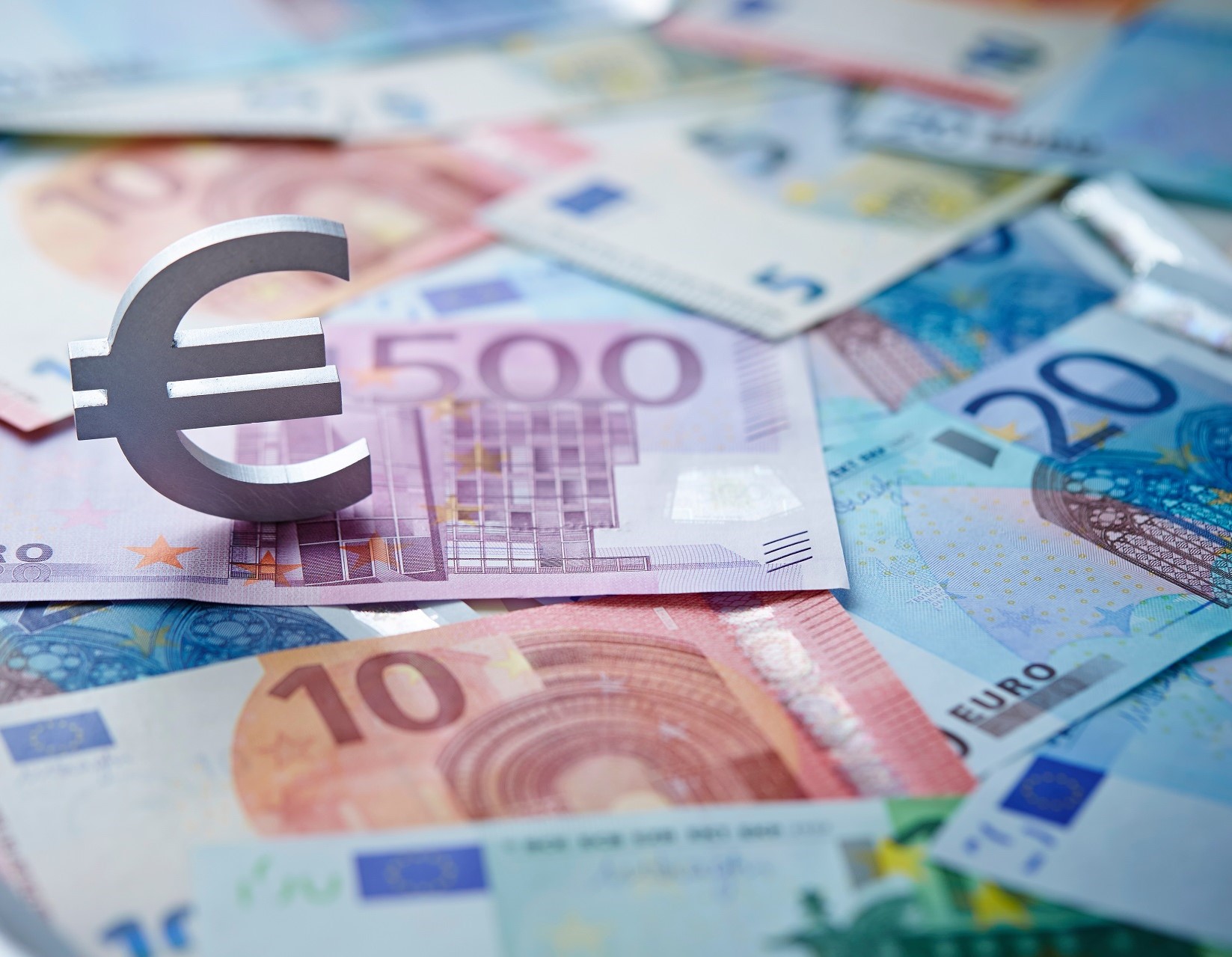 Stangata 2024: il nuovo anno porterà con sé nuovi rincari