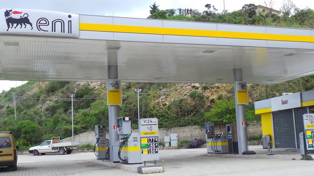 Eni: le stazioni di servizio diventano centri dedicati alla mobilità, alla persona e alla vettura